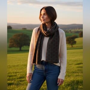 NWT 100% wool Giardino D'Oriente Hand finished Lana Shawl Scarf🖤